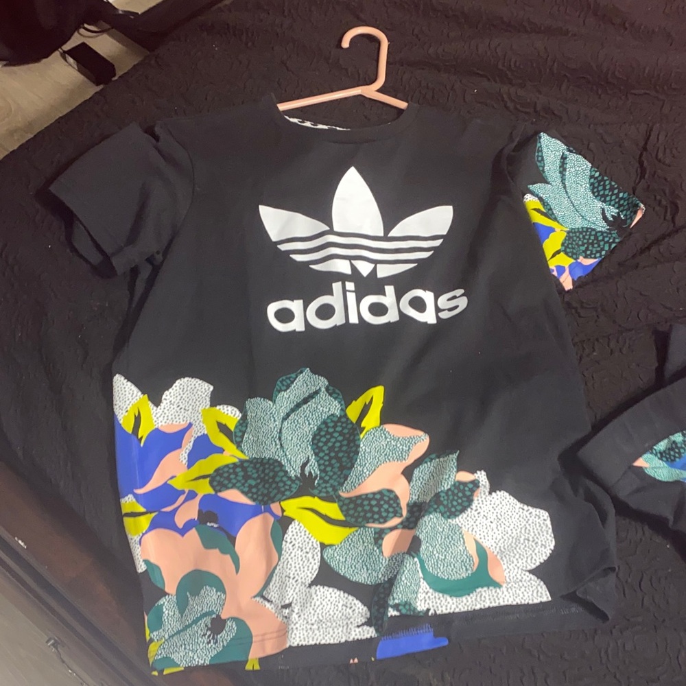 Adidas Black and Colorful Leaf Print Outfit - Picture 2 of 4